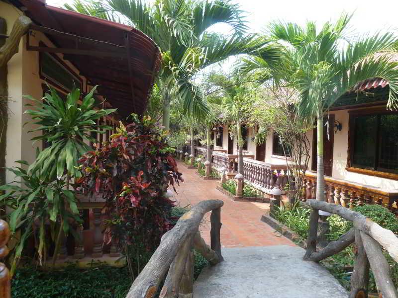 Lotus Lodge Siem Reap Exterior photo